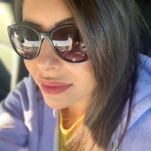 Meet your Posher, Ema